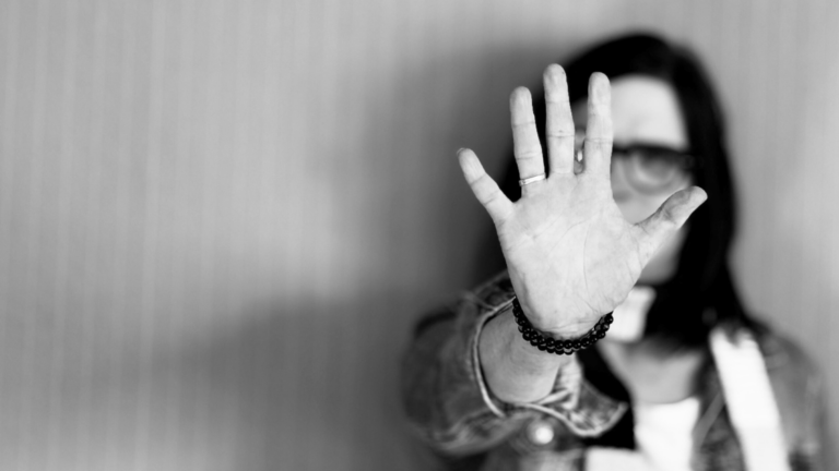 Social Media ist ein Ort des Austauschs, der Inspiration und der Vernetzung – doch leider auch ein Schauplatz von Hass und Hetze.